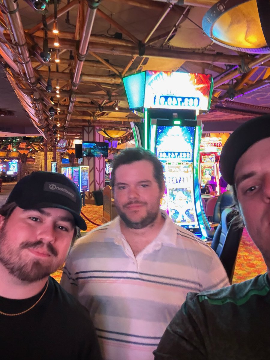 jimmypimental's tweet photo. played some poker at Bally's Lincoln, RI and more notably enjoyed a Sunday of football and poker at Mohegan Sun in CT w/ @NotYazooh, good to see you my man! https://t.co/AbHzPVKZ1E