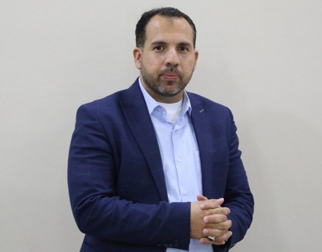 AnasAlSharif0's tweet photo. عاجل | قوات الاحتلال تعتقل الصحفي علاء الريماوي عقب مداهمة منزله في حي المصايف بمدينة البيرة https://t.co/fRBl88KPlM