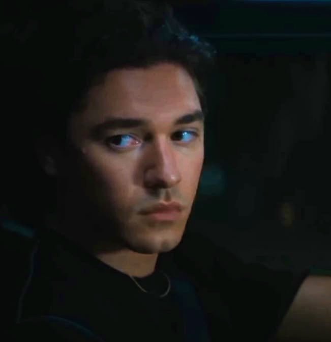 ruewasntthere's tweet photo. the tension between Hannah and Garrett in this scene … https://t.co/gcJYKbw20X