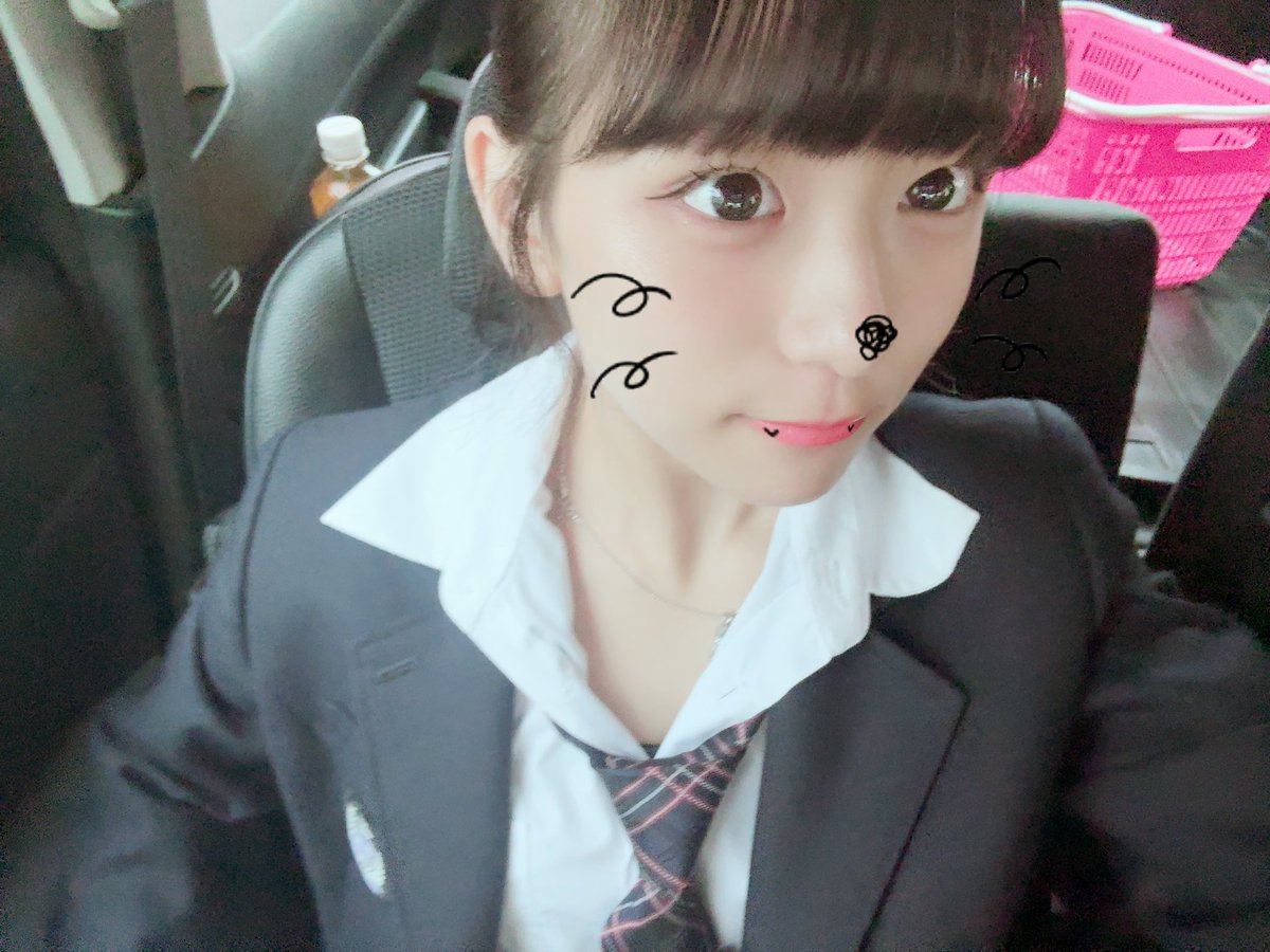 mayu_sopro_'s tweet photo. おはよう☀
あと半年で制服着れなくなるから最近は制服登校してます👔 https://t.co/03kvGsRwUA