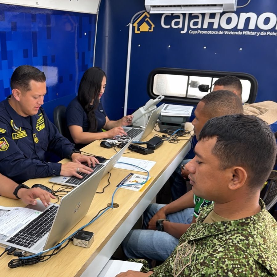 CajaHonor's tweet photo. ⚓ ¡El Punto Móvil está en Corozal! 🚛✨

Señor afiliado, ¡estamos cada vez más cerca de usted para ayudarle a cumplir el sueño de tener casa propia! 🏡

Estamos en la Brigada de Infantería de Marina No. 1. hasta el 18 de sep. @ArmadaColombia 

¡No deje pasar esta oportunidad! https://t.co/4rdhBVfEru