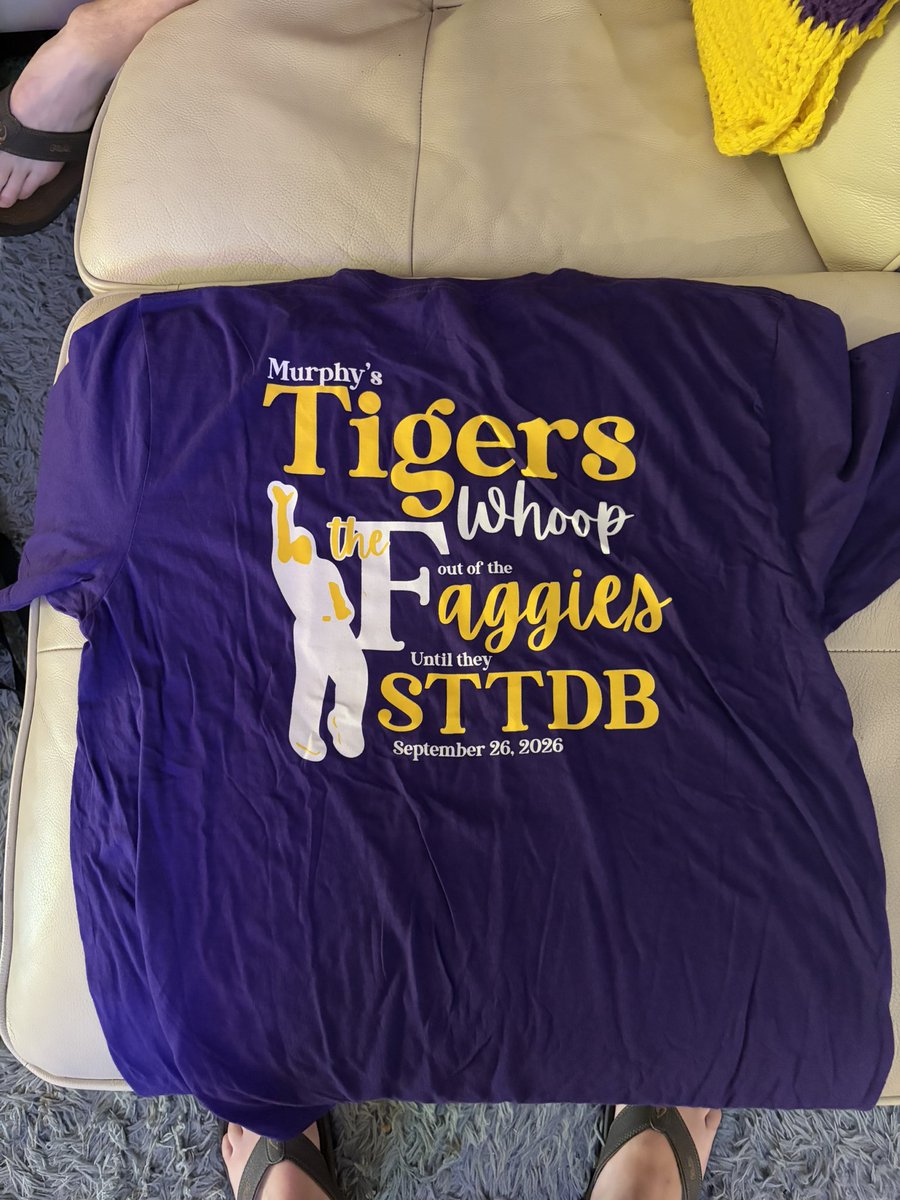 GeauxTigers6767's tweet photo. 100 follower favorite shirt dox https://t.co/5wdWwS1bwx