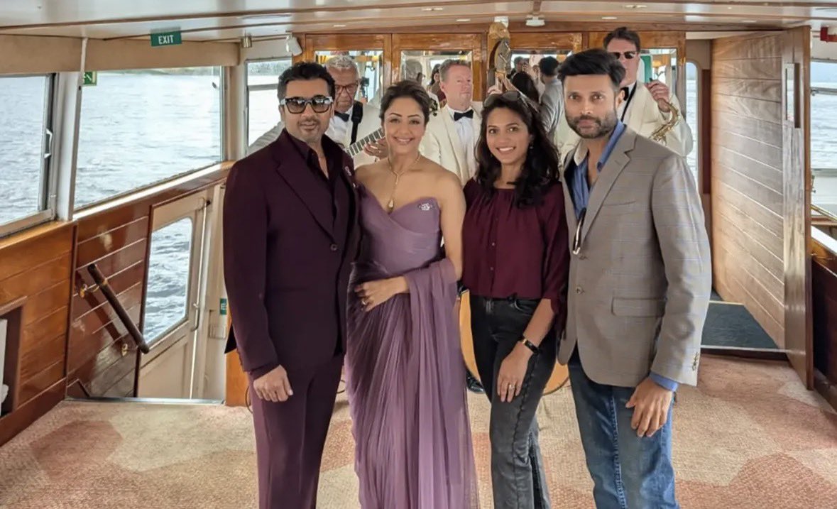 aheenmaxi's tweet photo. TVK Support doctor Spoorthi, Suriya oda Family friend da? https://t.co/5FjHtnWGU6