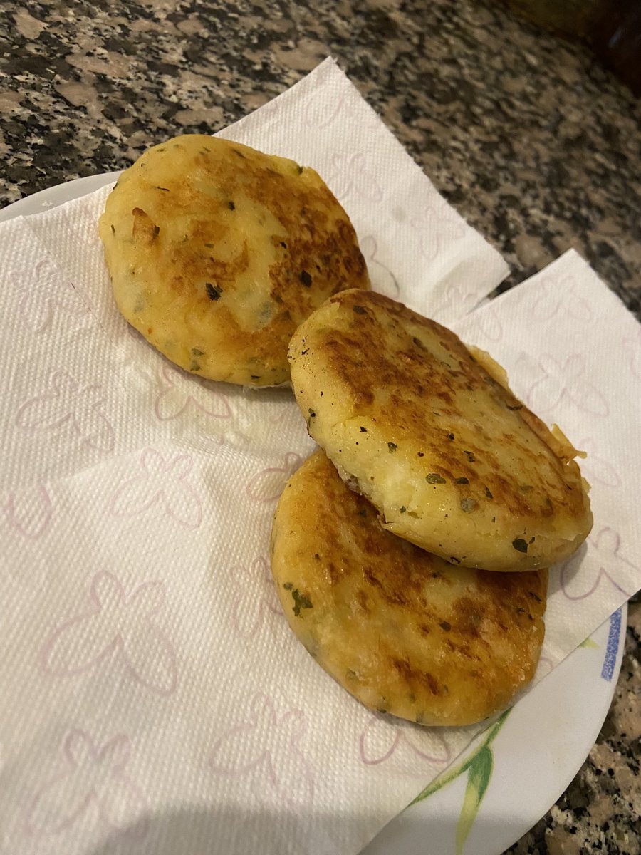 kyung025's tweet photo. wow a meal that isn't scrambled eggs w cheese for once? my recent schedule been blessing me for a while... these arepas and egg drop soup were so worth it. i miss sm!! https://t.co/4xGIflsWCB