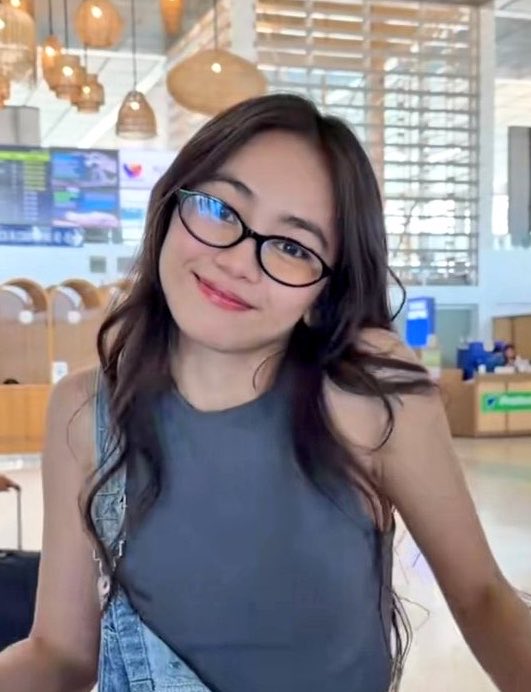 ashdresvibe's tweet photo. #ashdres 🤷🏻‍♀️🕶️ https://t.co/yOjnQTU2ra