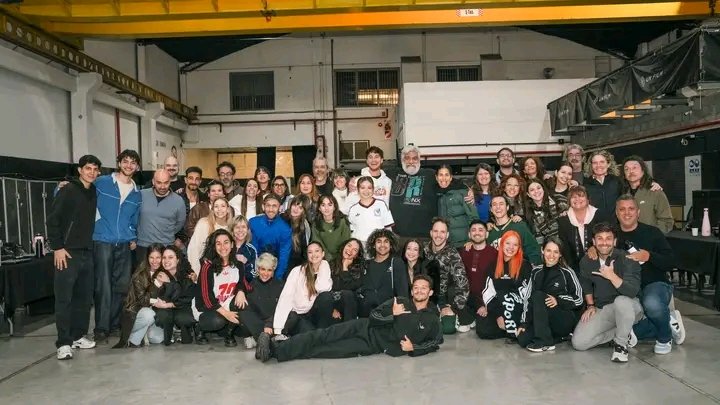 _JustRuggero's tweet photo. Lectura de guión y primer ensayo de todo el elenco rumbo a nuestra gran gira. 

¿Están listos para lo que se viene? 🛼💜

@SOYLUNAOFlClAL https://t.co/KHOZXFS2fC