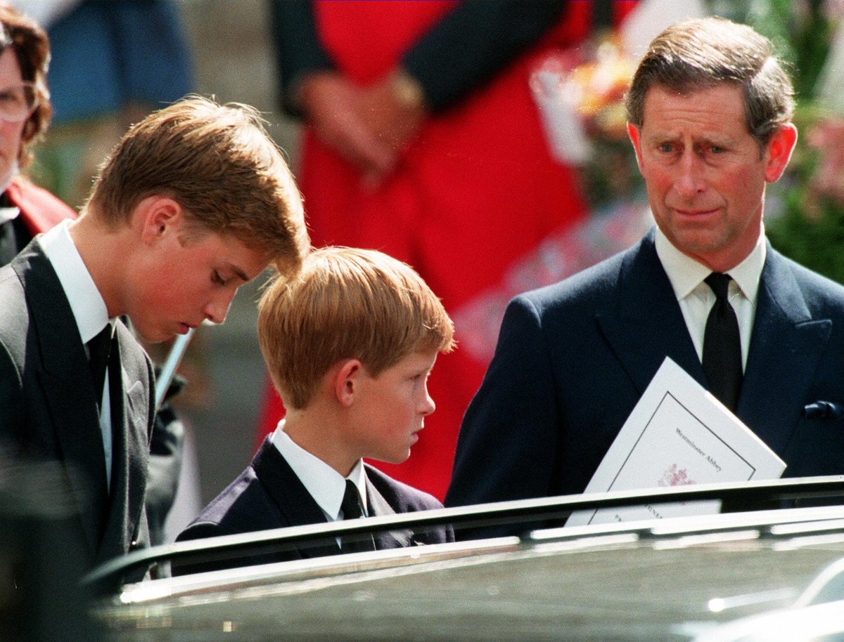 RoyalRundown1's tweet photo. Some of us were around in 1997. We saw how distraught the King looked, how he insisted on personally going to Paris to bring her home. His devastation seeing his sons grieve.
30 years later, someone needs money, and is attacking a 77-year-old man who's living with cancer. Scum. https://t.co/WERietF39f