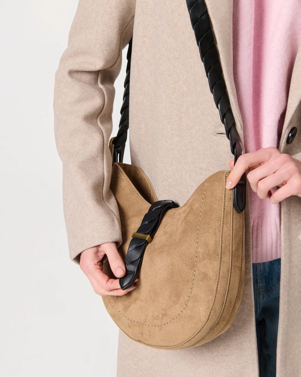 Shiraleah's tweet photo. Fall’s favorite neutral, with a little extra personality 🤎 The Roberta Cross-Body pairs a soft suede-inspired finish with bold braided details for an everyday bag that makes any outfit feel instantly more polished. https://t.co/Lrodopb2U7