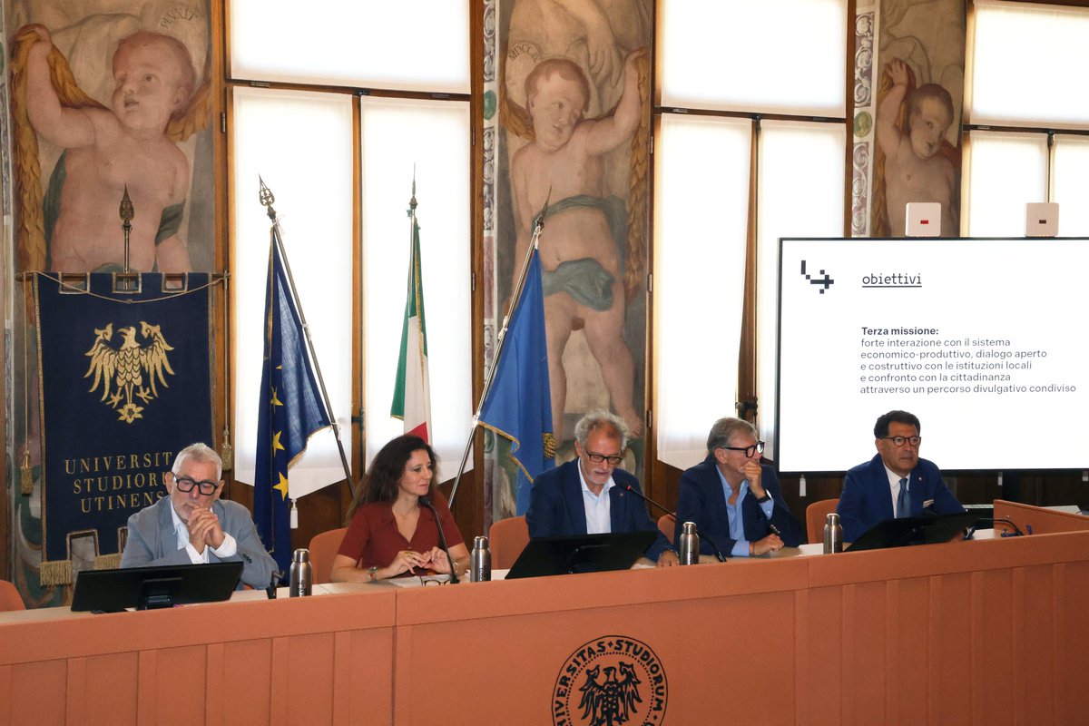 uniud's tweet photo. 🔴 Uniud presenta la quarta edizione del #festival Collega-menti

Le sfide degli #Equilibri animeranno Udine, Gemona, Gorizia e Pordenone dal 2 al 4 ottobre, con 20 incontri, 23 laboratori, 10 eventi speciali e 19 vetrine della ricerca dell'Ateneo.

➡️ https://t.co/8wVHTkOzpE https://t.co/sw8LB1HIAj