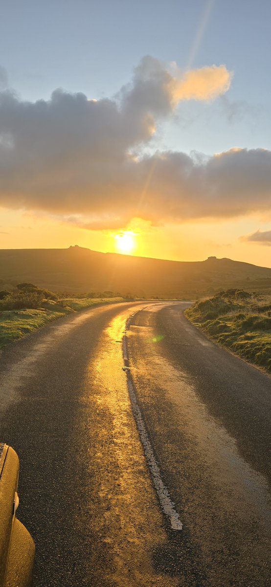 redteamJSY's tweet photo. Dartmoor looking particularly good this morning!

@VisitDevon @dartmoornpa https://t.co/l41charByf
