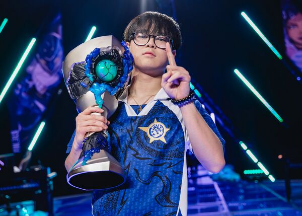 SheepEsportsBR's tweet photo. [VALORANT] 🚨

🇧🇷 Sato será reforço da 🇺🇸 G2 para a próxima temporada. O chileno 🇨🇱 kiNgg também está de saída para a mesma equipe.

O jogador brasileiro deixará a 🇦🇷 Leviatán e substituirá 🇺🇸 BABYBAY na equipe norte-americana. 

Via @Sheep_VALORANT https://t.co/R07wRn70so