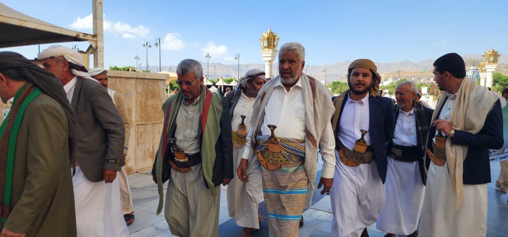 anwarsami811133's tweet photo. اللواء محمد عياش قحيم  
وزير النقل والأشغال العامة

 يشارك في تشييع الشهيد محمد عمر علي السقاف ويقدم واجب العزاء والموساة لأسرته ، مشيدا بمناقب الشهيد وما تحلى به من أخلاق عالية وإخلاص وتفانٍ في أداء مهامه الجهادية. https://t.co/PVeoQbGyED