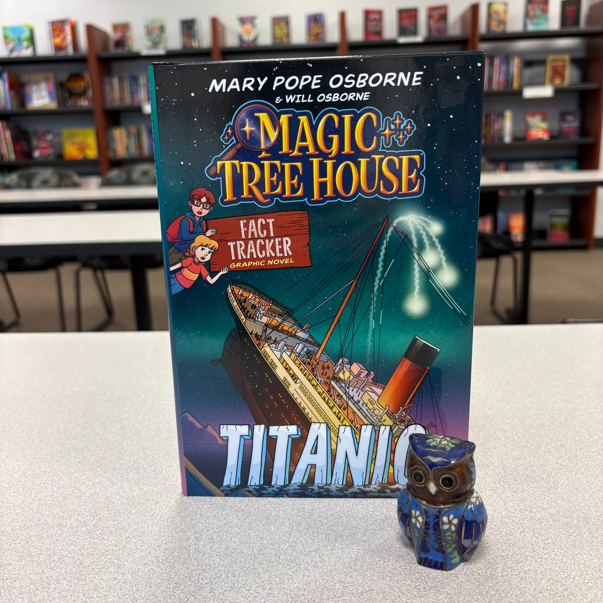 butchilitcen's tweet photo. 🚢🧾🔍Magic Tree House Fact Tracker Graphic Novel: Titanic by Mary Pope Osborne and Will Osborne and illustrated by Jomike Tejido. #dailybutlershelfie #factualgraphicnovel #Titanic #magictreehousefacttracker @MaryPopeOsborne #WillOsborne @RHKidsGraphic @randomhousekids https://t.co/2u3J96MLcf