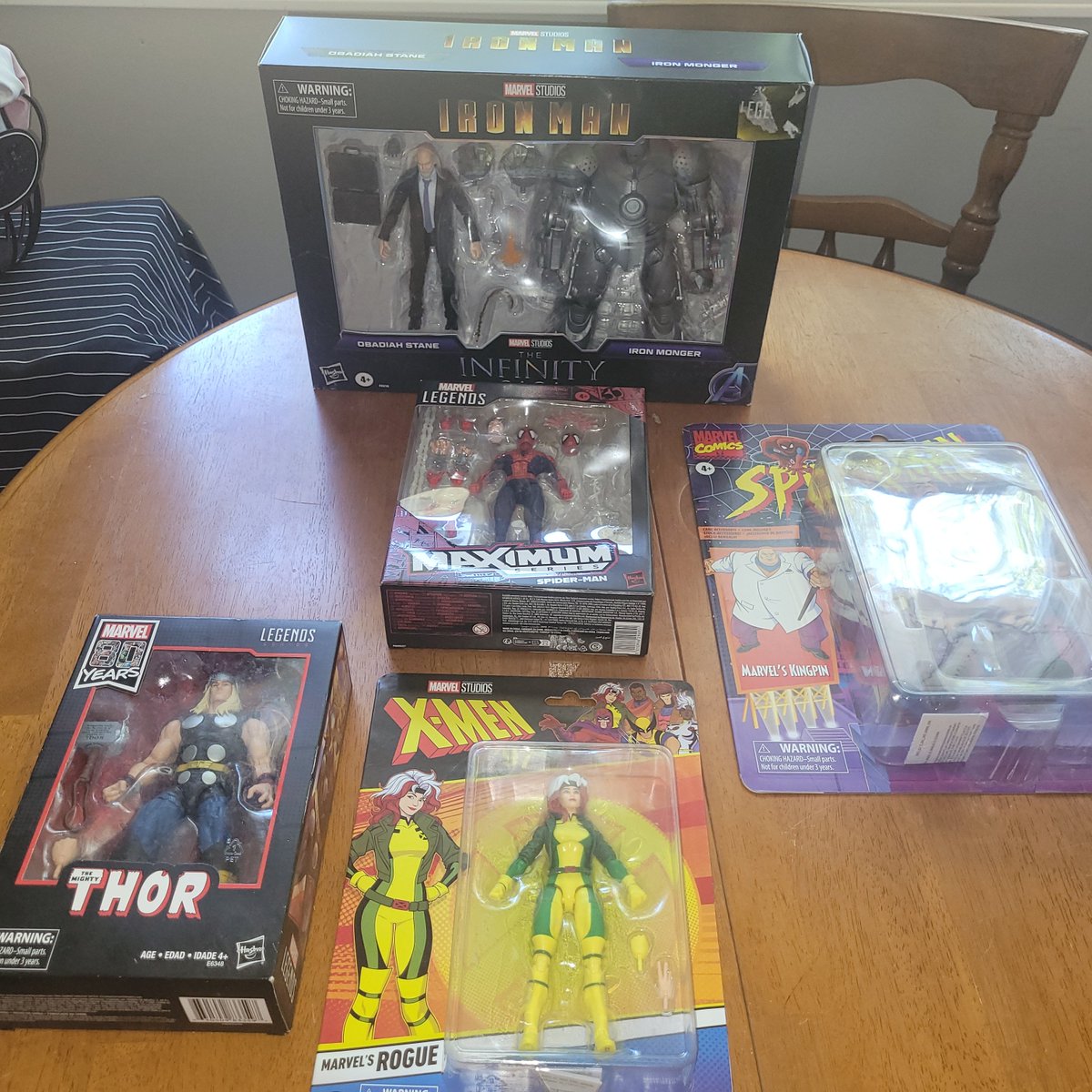 HMRC4EVR's tweet photo. BB Movie Soundwave w/F&amp;R

Lot-$75

Biker Mice Lot-all 6

$125

Commando/Stormtrooper 
$12 ea

Iron Monger/Stane

$45

Anniversary Thor/ Max Spider 

$50 ea

Kingpin

 $28

Rouge 

$28 https://t.co/hJrvKBltgh