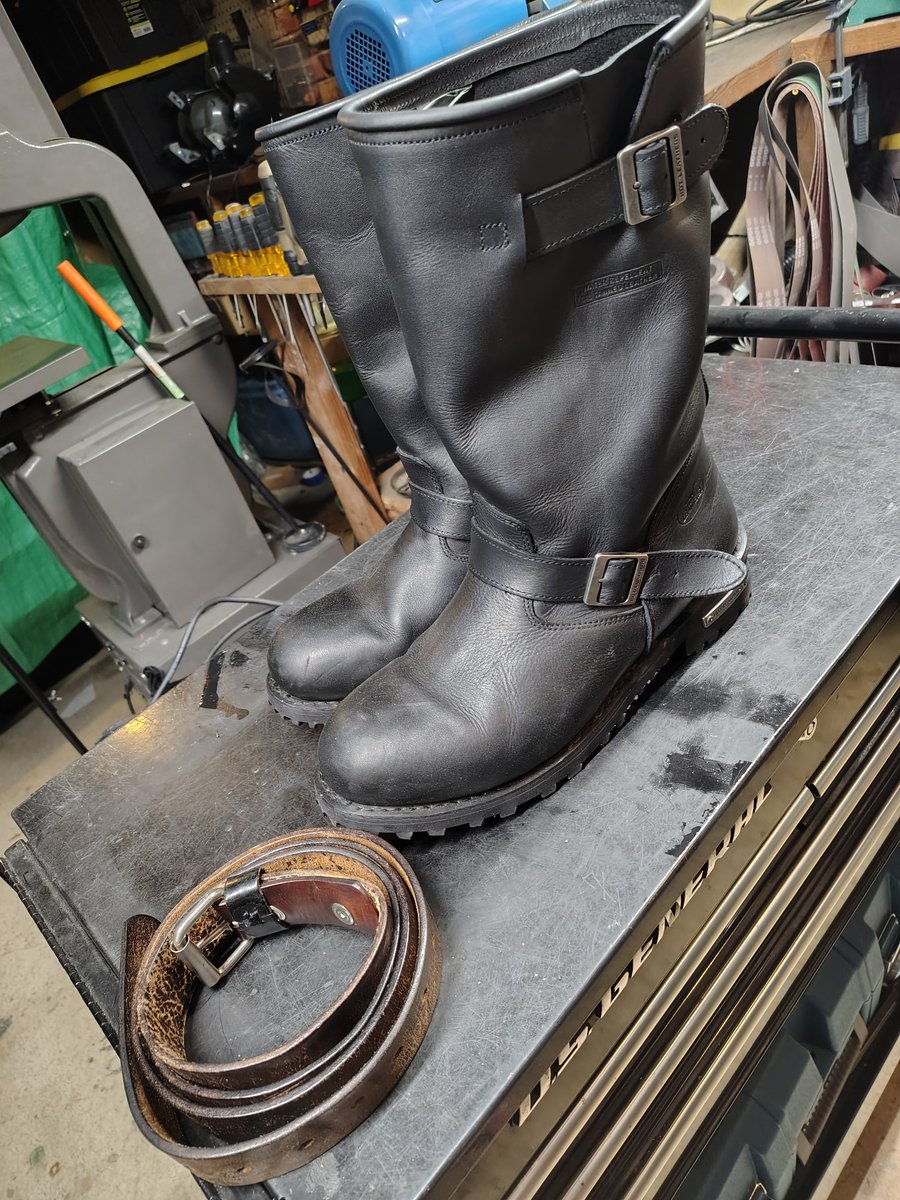 DaveRousseauBDF's tweet photo. @RYOKLAXON A couple fast pics of my gear from my workshop. New jacket is police-style and I can't wait to break it in once it gets a bit cooler. My old leather trench coat is still in storage, and it's covered in wear and tear, but still loved! https://t.co/9L6OAutopO
