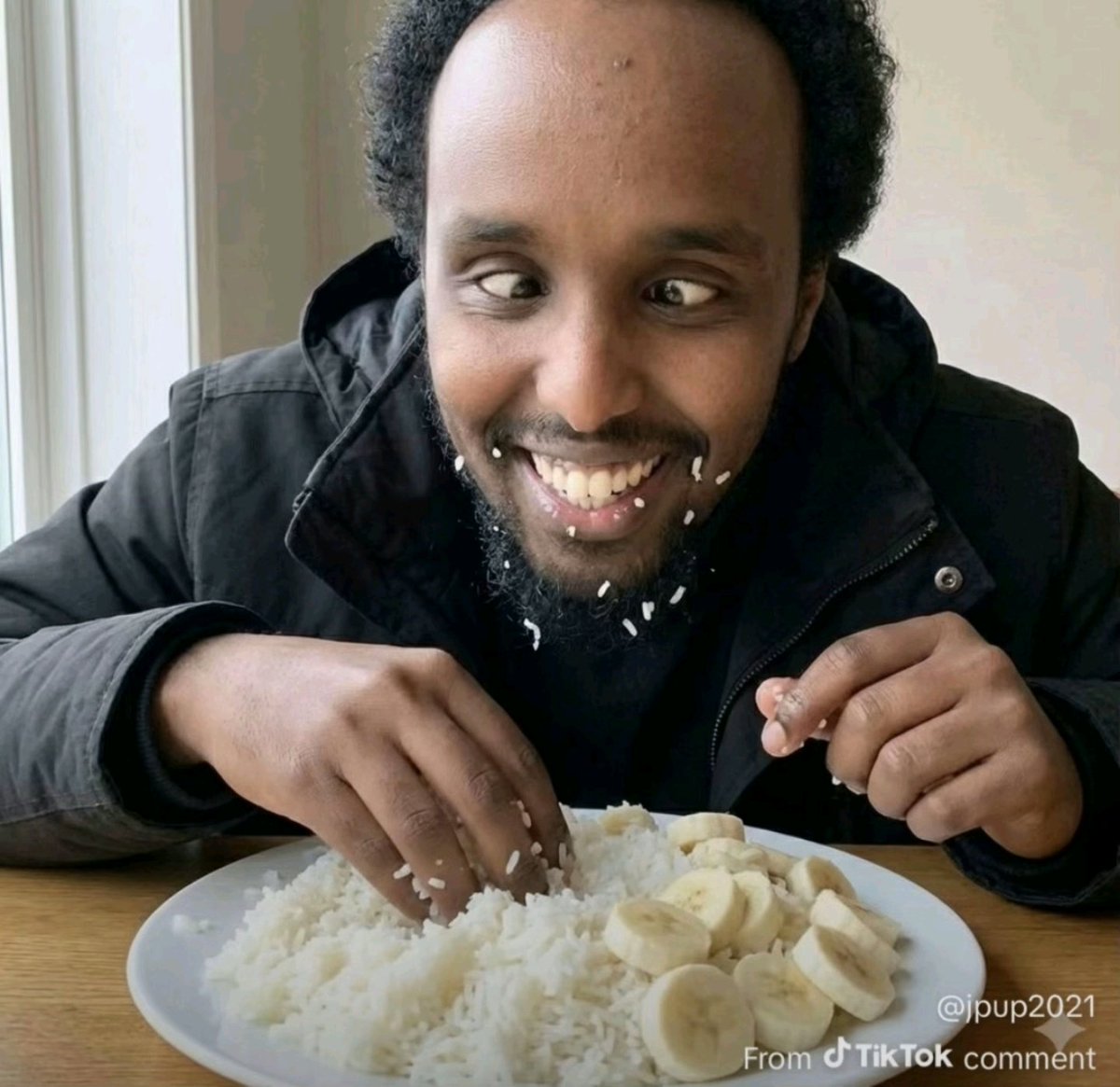 wildcactus99's tweet photo. @Ace_blitz_0 @indiandeniro Go eat some banana and rice u alien head monkey https://t.co/n84VbWqonj