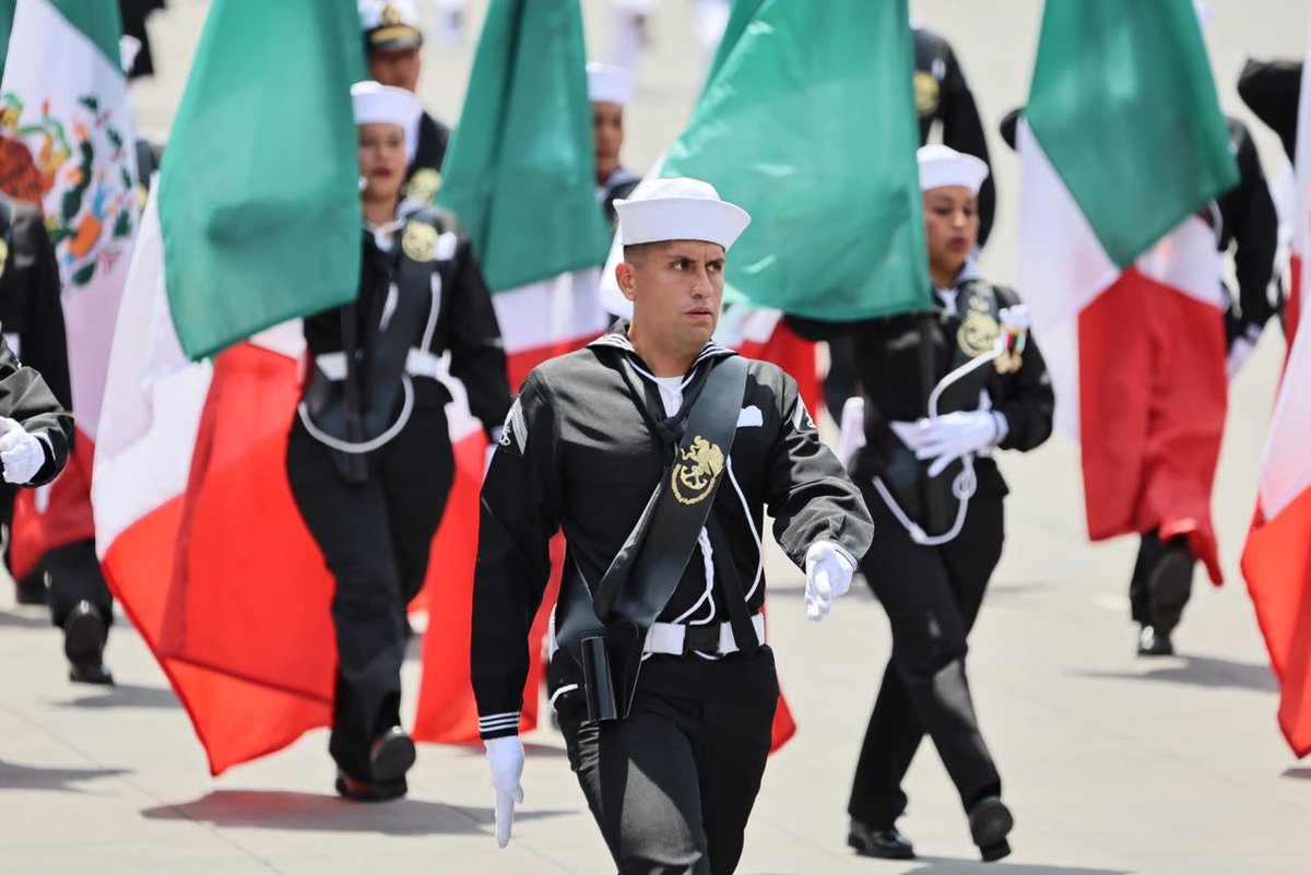 rosaicela_'s tweet photo. Con paso firme, contingentes de la @SEMAR_MX demuestran su preparación, disciplina y amor a la patria en el #DesfileCívicoMilitar2026 de este #16DeSeptiembre. 🇲🇽🚢 @Claudiashein https://t.co/b7HKVacJgV