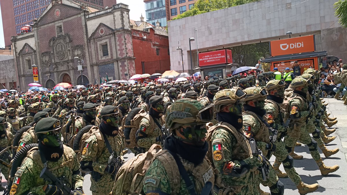 EJTO_FAM_GN's tweet photo. Desfile militar 2026.
#EjercitoMexicano Todo por México Fuerzas Especiales. https://t.co/GkLWvCuJj2