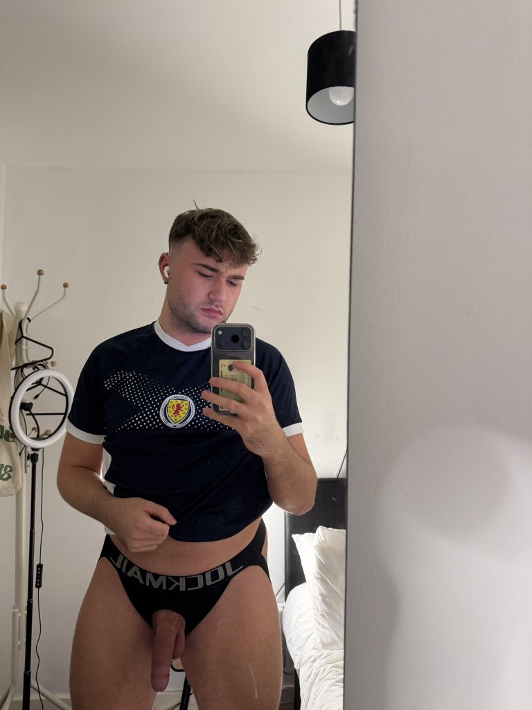 EDNdomlad's tweet photo. RT and follow for more ⚽️

You can look. I already know you will 👀😈 https://t.co/PMg1DzT7TF