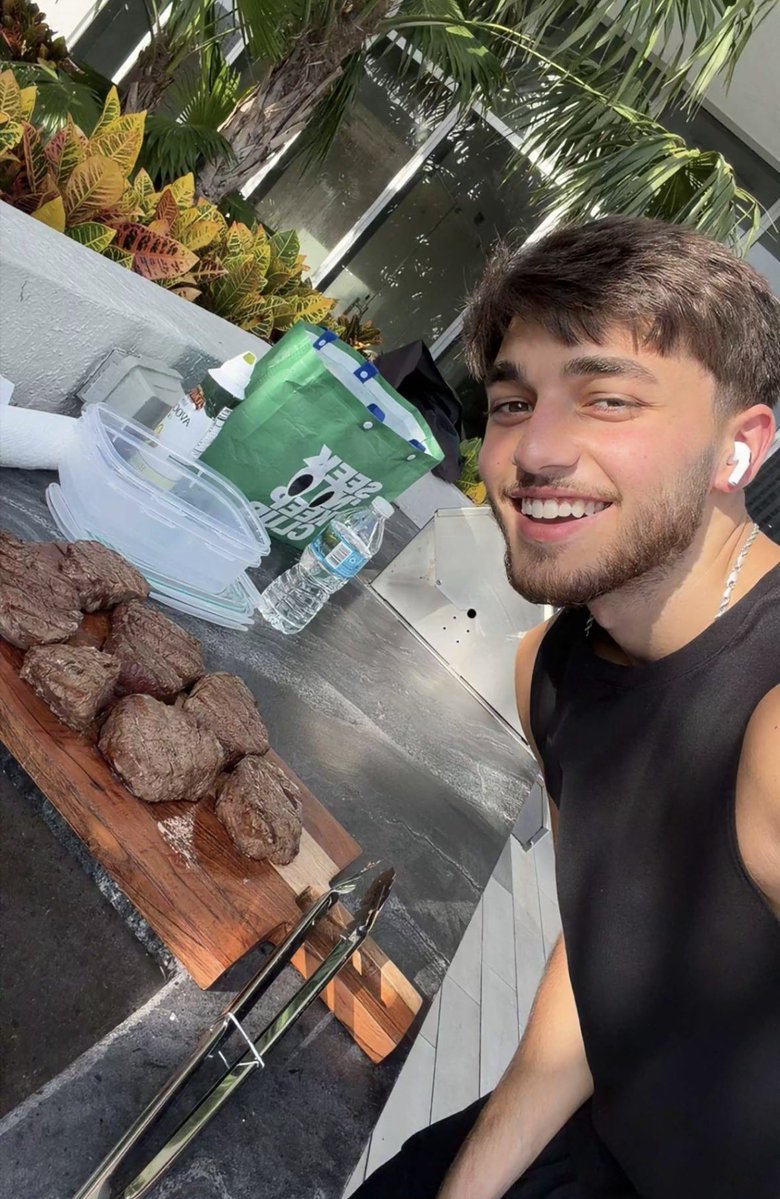 BradSherotafp's tweet photo. Medium rare or well done? https://t.co/nlPjRIsAea
