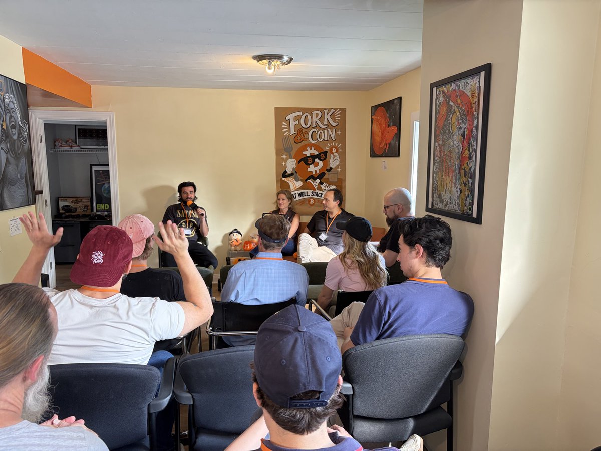 thebitcoinyogi's tweet photo. And that’s a wrap! Epic day 2 of #V4V Chicago @forkandcoin

The Sats were flowing in our #bitcoin bodega @conduit_market @EricFJ_Conduit 🤝 ⚡️ 

@PeonyLaneWine flowing too  @BenJustman @avi_burra 🍷 🤠 

Special guest appearance by @HodlTarantula to close out 🕷️⛽️ 

Our @ChiBTCollective community is strong!! 

Let’s keep building…