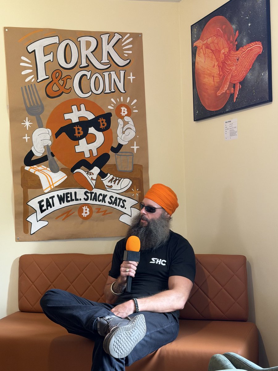 thebitcoinyogi's tweet photo. And that’s a wrap! Epic day 2 of #V4V Chicago @forkandcoin

The Sats were flowing in our #bitcoin bodega @conduit_market @EricFJ_Conduit 🤝 ⚡️ 

@PeonyLaneWine flowing too  @BenJustman @avi_burra 🍷 🤠 

Special guest appearance by @HodlTarantula to close out 🕷️⛽️ 

Our @ChiBTCollective community is strong!! 

Let’s keep building…