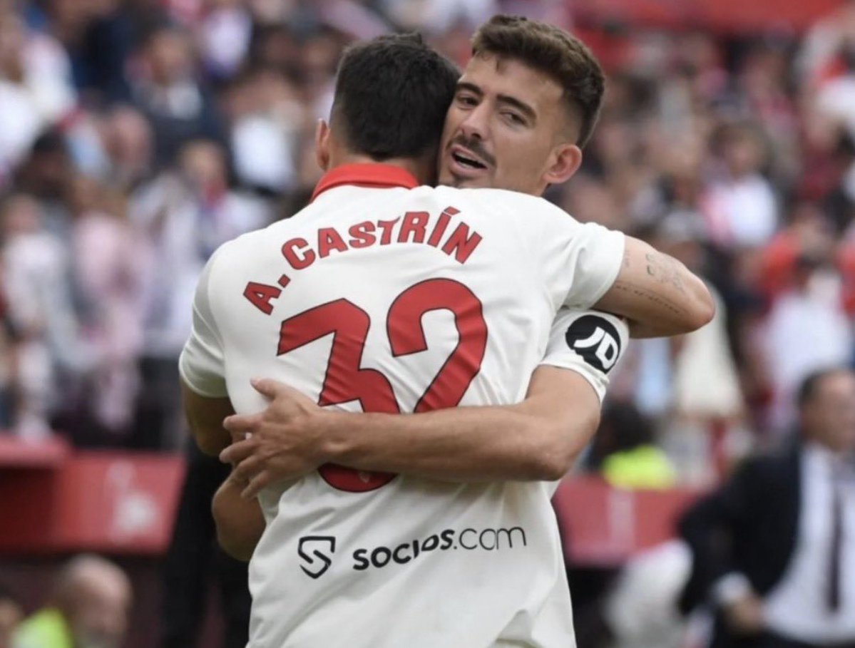 SprintDeRakitic's tweet photo. Si Castrin y Kike Salas jugarán en el Villarreal de turno se diría que vaya dos proyectos de centrales tienen, como juegan en el Sevilla pasan desapercibidos.

QUE DOS JODIDOS CENTRALES. https://t.co/aTdvBu09cX
