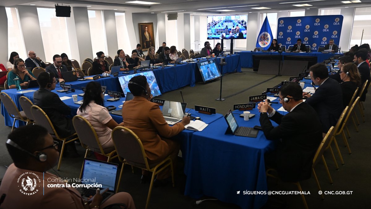 CNCguatemala's tweet photo. 🫱🏽‍🫲🏼 En el marco de la 46.ª Reunión del Comité de Expertos del MESICIC, celebrada en la sede de la @OEA_oficial, la delegación de Guatemala participó en espacios de intercambio sobre los desafíos actuales para prevenir y combatir la corrupción.

📊 Durante la jornada, Carlos Muñoz, Experto Alterno de Guatemala, presentó las buenas prácticas impulsadas por el país. 

📄 Asimismo, se desarrolló una sesión especial sobre corrupción y ciberdelincuencia, con participación de Karen Stéfany Ortíz Solares, viceministra de Tecnología de la Información y las Comunicaciones del @mingobguate, y Ana Cristina Azurdia Juárez, secretaria contra la Corrupción del @MPguatemala.

☑ Para el periodo 2025-2026, el @MESICIC es presidido por el director ejecutivo de la Comisión, Julio Flores.

#BitácoraCNC