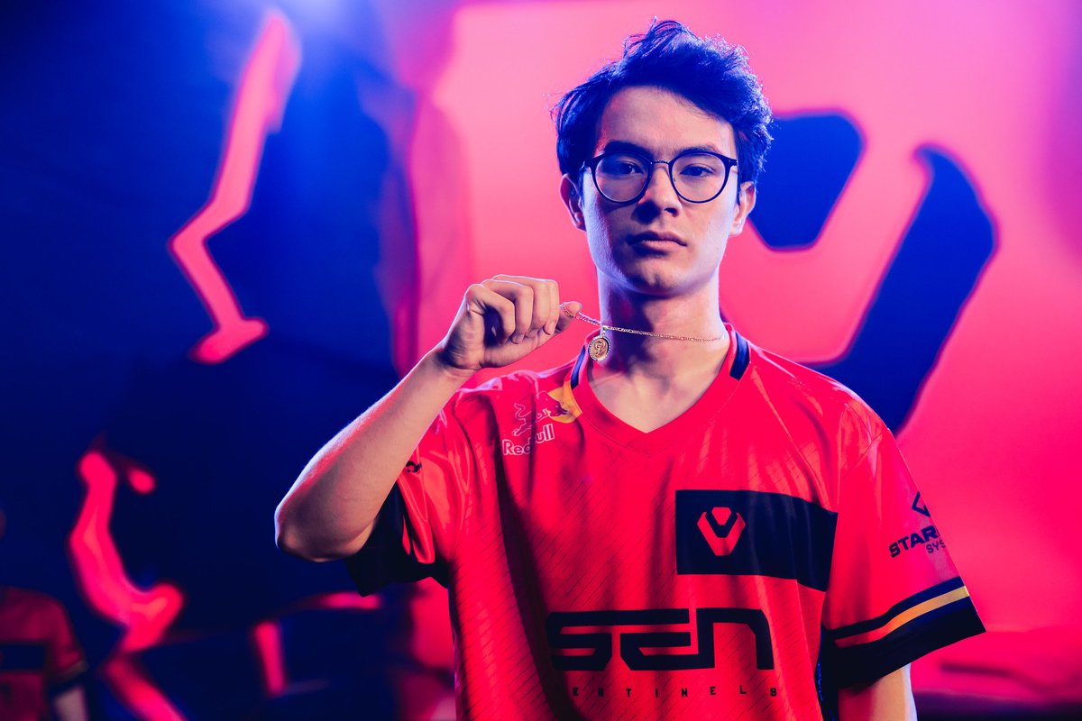 OkashiiMemes's tweet photo. wait… with 🇺🇸 valyn off G2 for 2027… are we potentially looking at something like this for SEN? 👀

Duelist: 🇺🇸 zekken Initiator: 🇲🇦 johnqt Sentinel: 🇧🇷 cortezia Controller: 🇺🇸 valyn Flex: 🇺🇸 Reduxx https://t.co/OHpRq1sBE6