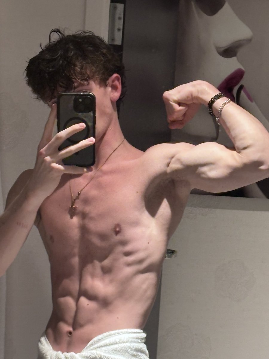 cashmasterdrew0's tweet photo. Not even a week into findom and a lucky sub had the chance to worship this body in a hotel room. What lucky sub is gonna show theyre worthy next

#CashMaster #Findom #PayPig #CashPiggy #FindomMaster #Master #alphamale #humanATM #walletdrain https://t.co/LymUcSXY33