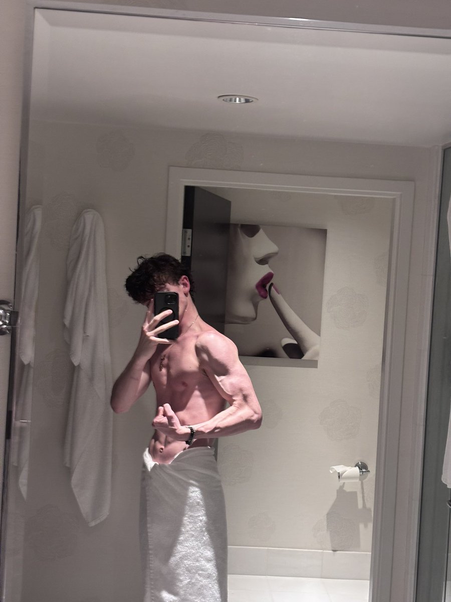cashmasterdrew0's tweet photo. Not even a week into findom and a lucky sub had the chance to worship this body in a hotel room. What lucky sub is gonna show theyre worthy next

#CashMaster #Findom #PayPig #CashPiggy #FindomMaster #Master #alphamale #humanATM #walletdrain https://t.co/LymUcSXY33