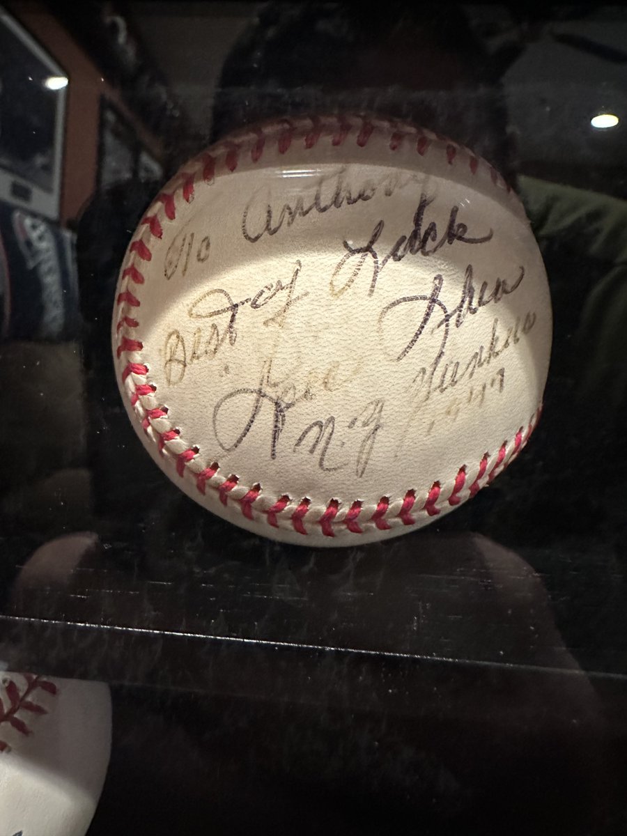 berardia13's tweet photo. @YESNetwork @Prevagen Spec Shea! He was neighbors with my grandfather. I don’t remember meeting him but he did sign this ball for me. https://t.co/Z5wWyVnWA9