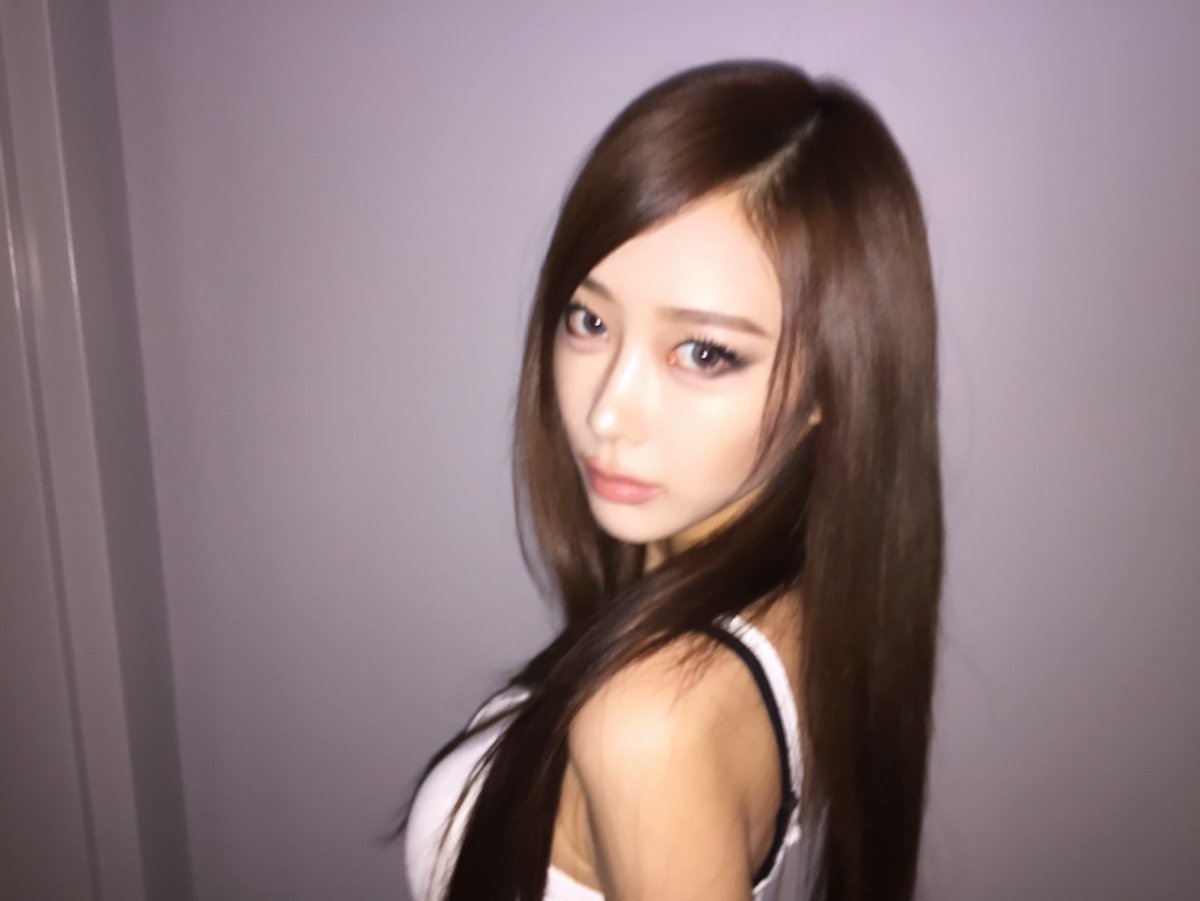 spreadingjoy's tweet photo. everyone is posting these giselle photos and i felt left out. https://t.co/yBI1Uj1XCk