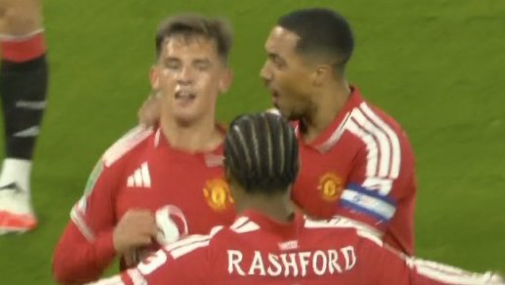 KalshiSports's tweet photo. 🚨| GOAL: SHEA LACEY WITH A LOVELY FINISH TO PUT MAN UNITED AHEAD!!!

Manchester United 1-0 Brighton https://t.co/0eIYEuaLdd
