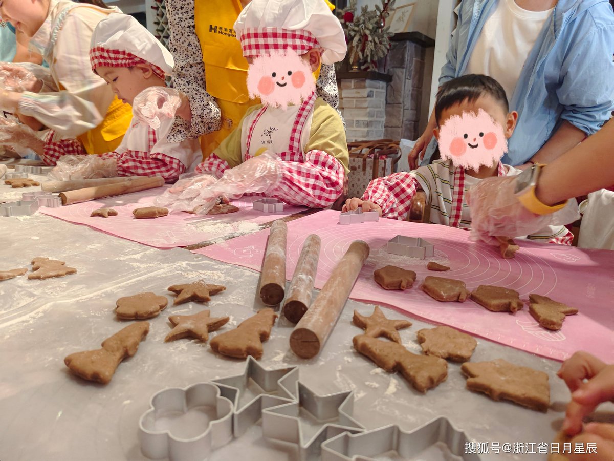 coraa445658's tweet photo. Today my little buddy and I baked dinosaur-shaped cookies—he taught me to sing a silly cookie song mid-rolling. Best messy hour ever! https://t.co/gpORP8qP29