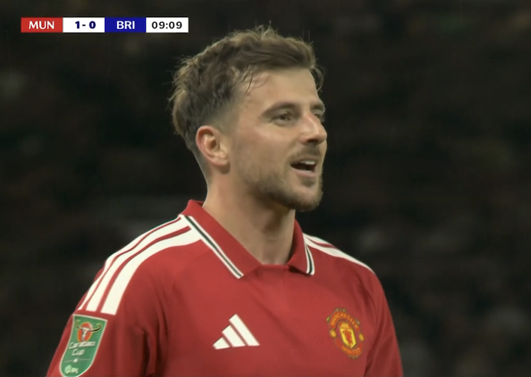 TouchlineX's tweet photo. 📸 - HOW ON EARTH ARE MANCHESTER UNITED COOKING WITHOUT BRUNO FERNANDES PLAYING?! https://t.co/ocwChd67ec