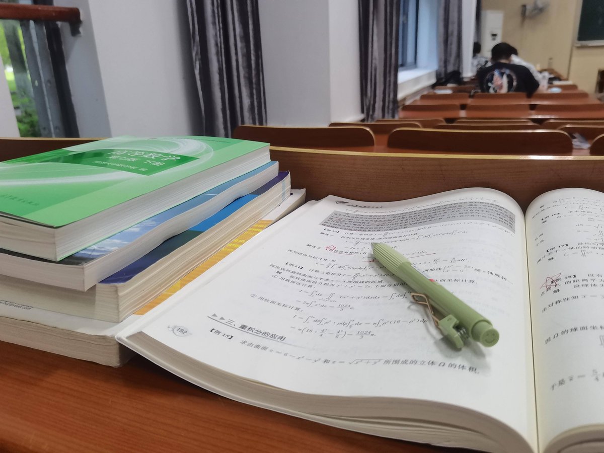 blooc865160's tweet photo. Just aced my microeconomics quiz after 3 hours of cramming supply-demand curves—worth every late night! https://t.co/Z59pnSB0oW