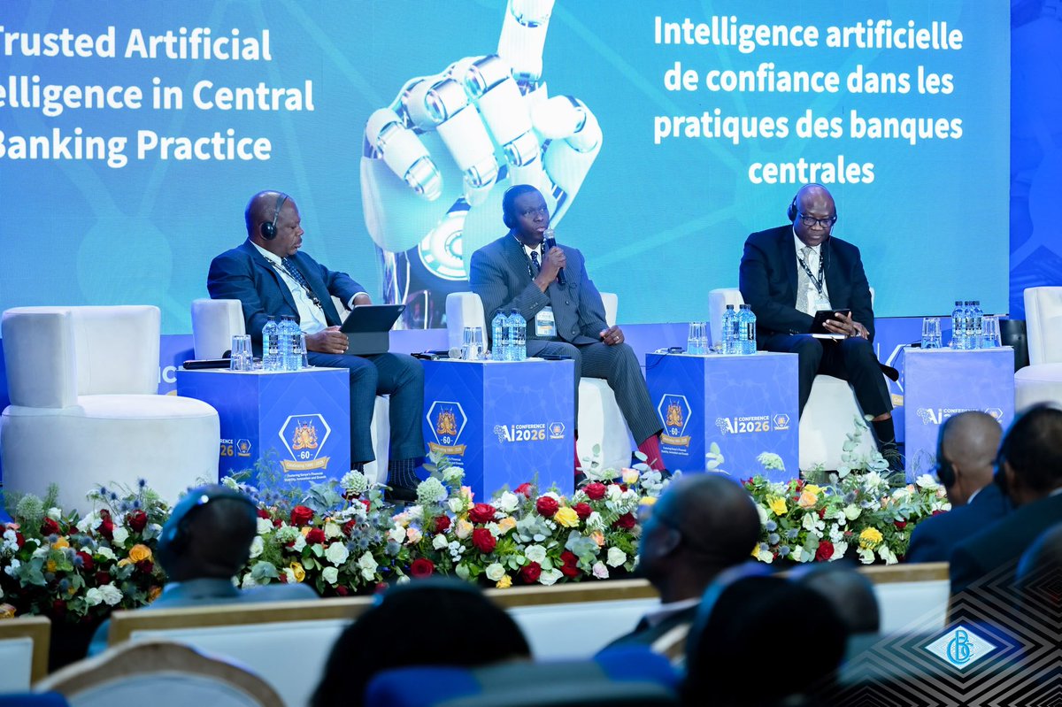 BCC_RDC's tweet photo. Intelligence artificielle : la BCC participe aux réflexions sur l’avenir des banques centrales africaines

Le Gouverneur de la Banque Centrale du Congo, André Wameso Nkualoloki, a pris part, ce 16 septembre 2026 à Nairobi, à la Conférence sur l’intelligence artificielle organisée par la Banque Centrale du Kenya.

Intervenant au panel consacré à l’IA, à la politique monétaire, à l’analyse des données et à la stabilité financière, il a présenté les initiatives de la BCC et les perspectives d’une intégration progressive et maîtrisée de l’IA dans son action, notamment en matière de prévision macroéconomique, de supervision bancaire, de surveillance des systèmes de paiement et d’aide à la décision.

Il a souligné la nécessité d’une approche prudente, fondée sur une gouvernance rigoureuse des données, la protection de leur confidentialité, le renforcement des infrastructures technologiques et le développement des compétences.

Le Gouverneur a également mis en avant l’importance d’une coopération renforcée entre banques centrales africaines pour favoriser le partage d’expériences et une adoption responsable de l’IA.

#BCC #IntelligenceArtificielle #BanquesCentrales #Innovation #Afrique