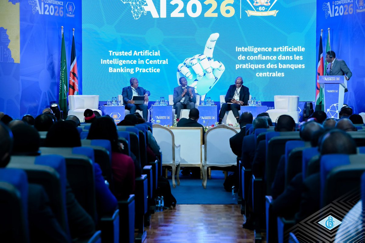 BCC_RDC's tweet photo. Intelligence artificielle : la BCC participe aux réflexions sur l’avenir des banques centrales africaines

Le Gouverneur de la Banque Centrale du Congo, André Wameso Nkualoloki, a pris part, ce 16 septembre 2026 à Nairobi, à la Conférence sur l’intelligence artificielle organisée par la Banque Centrale du Kenya.

Intervenant au panel consacré à l’IA, à la politique monétaire, à l’analyse des données et à la stabilité financière, il a présenté les initiatives de la BCC et les perspectives d’une intégration progressive et maîtrisée de l’IA dans son action, notamment en matière de prévision macroéconomique, de supervision bancaire, de surveillance des systèmes de paiement et d’aide à la décision.

Il a souligné la nécessité d’une approche prudente, fondée sur une gouvernance rigoureuse des données, la protection de leur confidentialité, le renforcement des infrastructures technologiques et le développement des compétences.

Le Gouverneur a également mis en avant l’importance d’une coopération renforcée entre banques centrales africaines pour favoriser le partage d’expériences et une adoption responsable de l’IA.

#BCC #IntelligenceArtificielle #BanquesCentrales #Innovation #Afrique