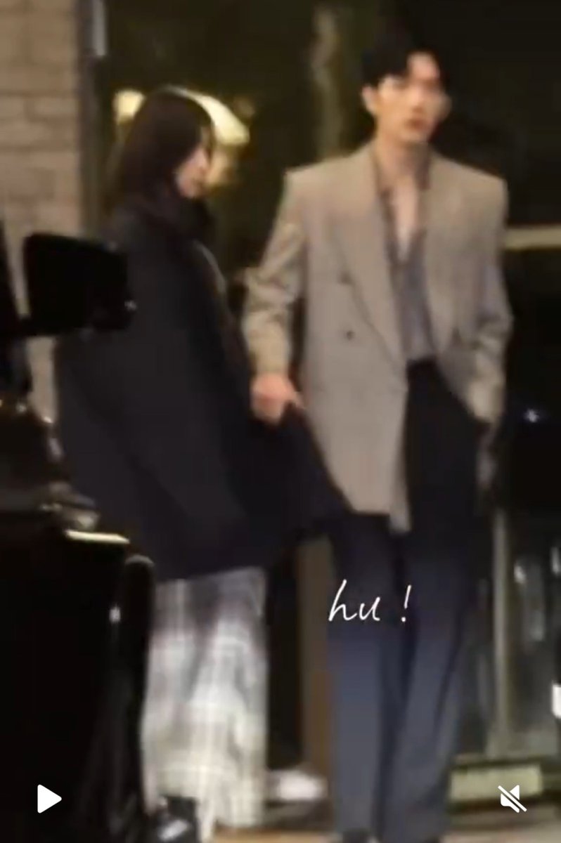 FloraXLuke's tweet photo. So we’re really going to keep mourning all those DELETED SCENES, #JingBoran's outfit in Ep9 was the same, but #SunQian’s was completely different. I’ve never even seen her wearing this outfit before, so it’s clearly a deleted scene - #TheEarlySpring 😭😭 ++ https://t.co/Pt2lCdabYQ
