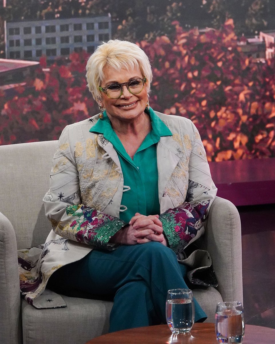 ConCarmen_C9's tweet photo. #ConCarmen | Historias que nos dejaron mucho ❤️

Hoy compartimos una charla con Mirtha Gómez Villalba sobre su pasión por viajar y conocimos a Exequiel Vasiloski, ¡el Brad Pitt chaqueño! ✈️🌎

⏰ De lunes a viernes a las 14:00
📺 Miralo en vivo en YouTube: https://t.co/SdCTt2Q4DI https://t.co/nifYtRtgxu