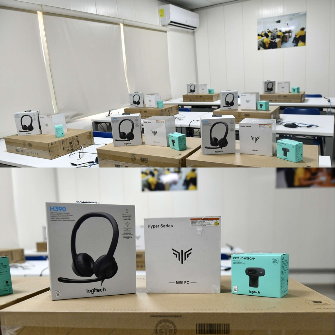 InfotepRD's tweet photo. ¡Gracias, Grupo Ramos! 🙌🏼💻

Con entusiasmo recibimos la donación de 10 mini PC completas con audífonos y cámaras web para la Academia de Idiomas del Centro Tecnológico La Moneda del INFOTEP.

Este aporte de sus ejecutivas Yesenia Javier y Kirsy De Paula, recibido por nuestra directora regional Iris Hurtado, impulsará el aprendizaje de lenguas extranjeras y la empleabilidad de nuestros estudiantes en áreas como el turismo y los servicios.

¡Gracias por apoyar al talento y al desarrollo técnico de nuestra gente! 💙✨

#INFOTEP