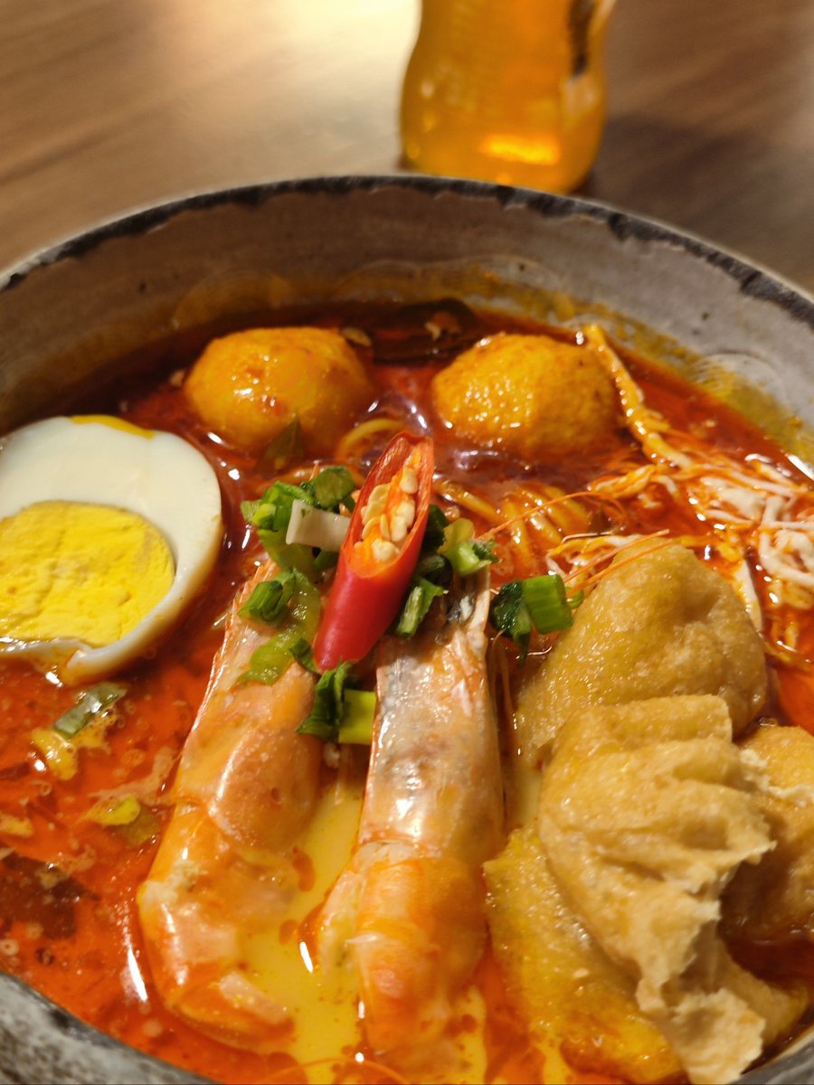 BrandonThe8e4g's tweet photo. Craving something bold Today’s pick: Thai-style coconut curry noodles with tender chicken, lime, and fresh basil—bursting with tropical flavors that’ll transport your taste buds straight to Bangkok! https://t.co/MvbbwBEVeT