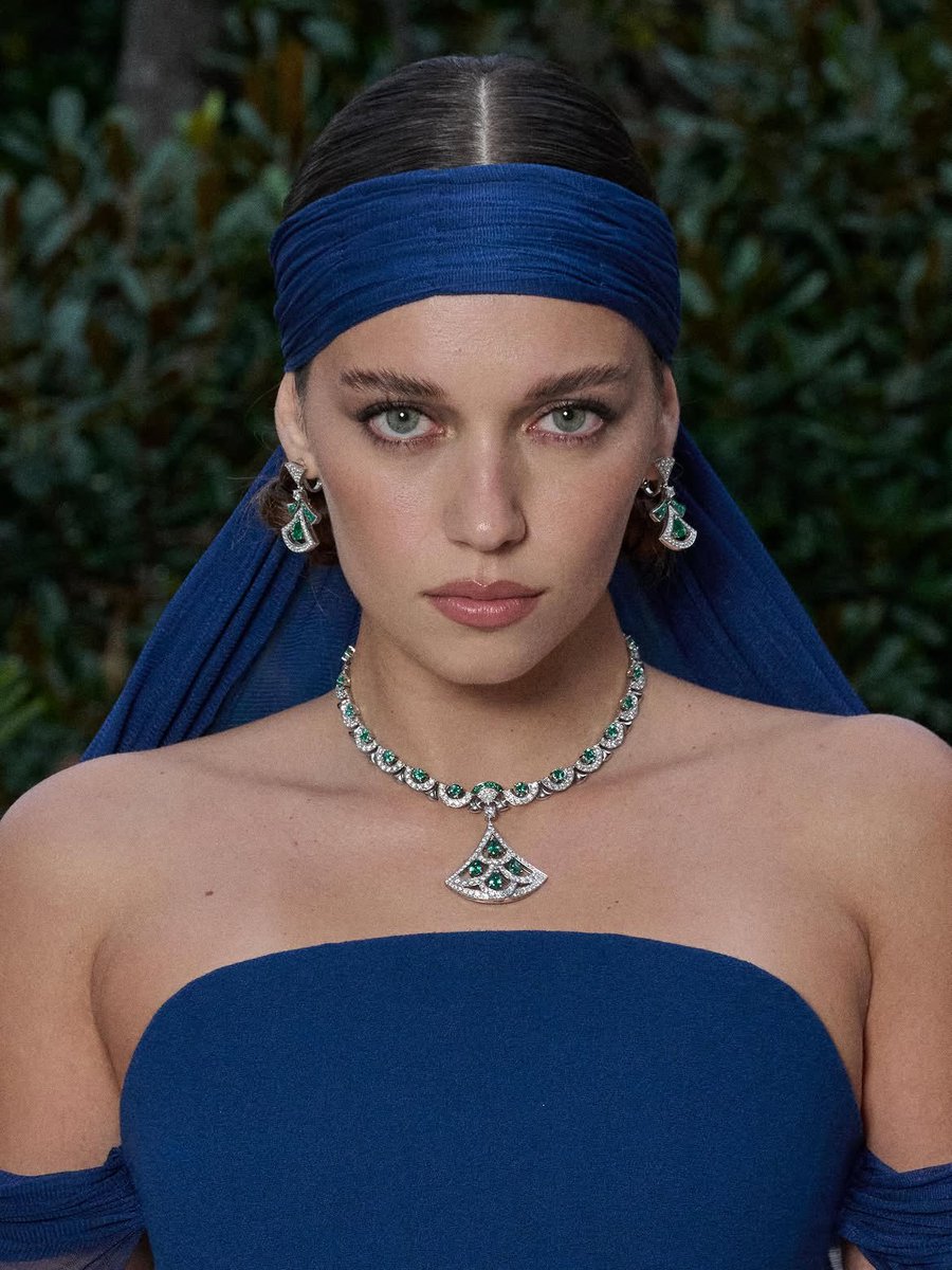 huyde12's tweet photo. Afra Saraçoğlu, Türkiye elçisi olduğu Bvlgari markası için kamera karşısına geçti. https://t.co/goQoi7AqgN