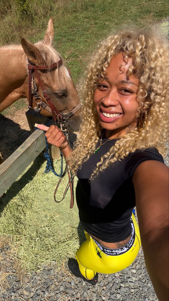 TiaCorine's tweet photo. today I rode a horse 🥹 https://t.co/NtgNI3jn8Y