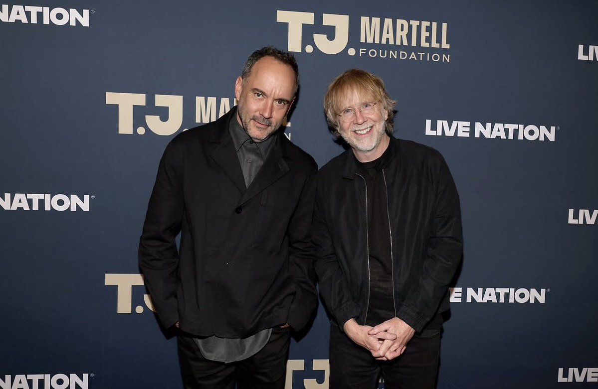 DMBGorgeCrew's tweet photo. Lots of big stars turned out last night to raise $3.2 million dollars for cancer research at the T.J. Martell Foundation’s 51st Annual New York Honors Gala celebrated Red Light Management founder Coran Capshaw. 

📷 Kevin Mazur 

#dmb #davematthewsband #davematthews #dmbgorgecrew https://t.co/rtQ2TOCnBZ