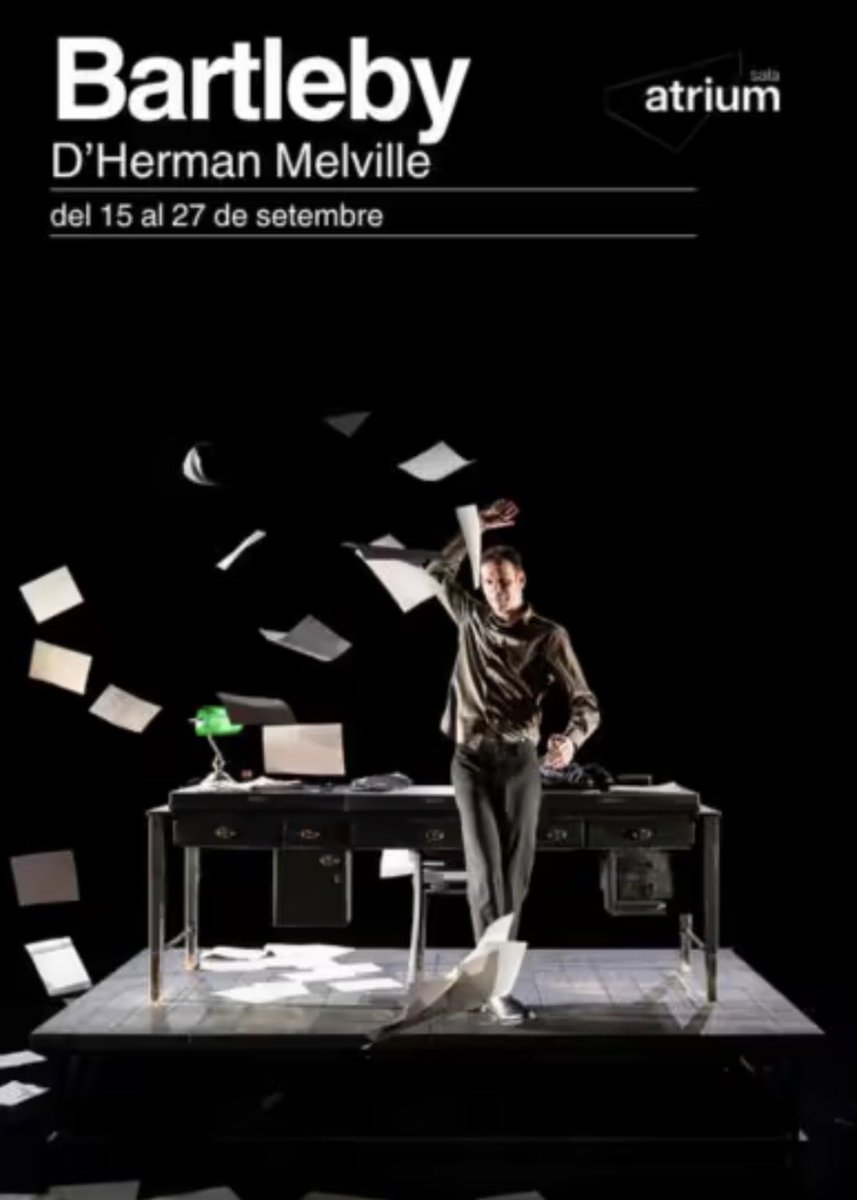 mahler_77's tweet photo. "Preferiria no fer-ho". Un immens #AlbertPrat de qui no podem apartar la mirada, narra la història. Escoltem. La Soledat, desconcert, desesper.  Impossibilitat d'arribar a l'ànima humana. Perfecta adaptació @llatzer_garcia. "Ai Bartlebly, ai la humanitat". Correu a l'@SalaAtrium https://t.co/HVL57tgAuc