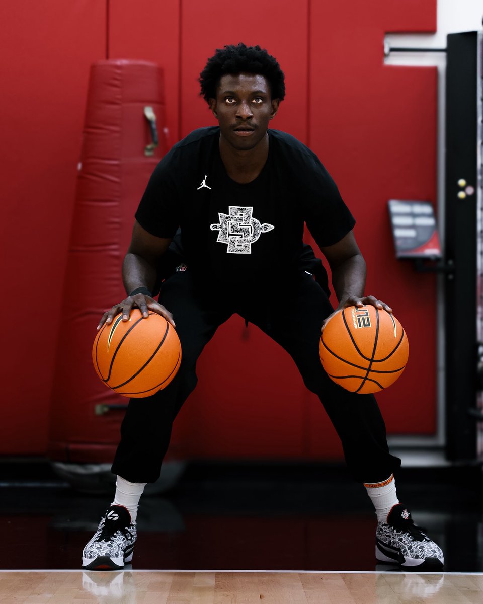 mesa_aztecs's tweet photo. BIGs workin

#GoAztecs @Aztec_MBB https://t.co/EIiegyQfXX