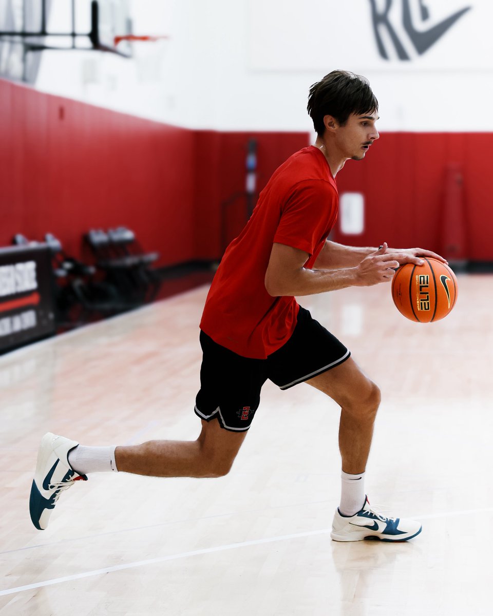 mesa_aztecs's tweet photo. BIGs workin

#GoAztecs @Aztec_MBB https://t.co/EIiegyQfXX