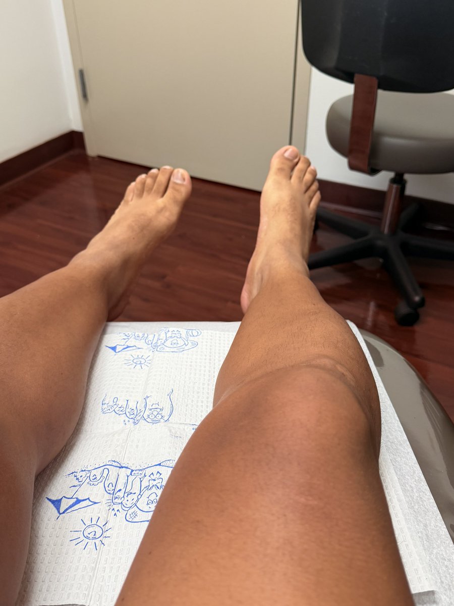 Nimiaboy's tweet photo. Día de pies. #podology #feetfetısh #feetday https://t.co/r0hof918HP